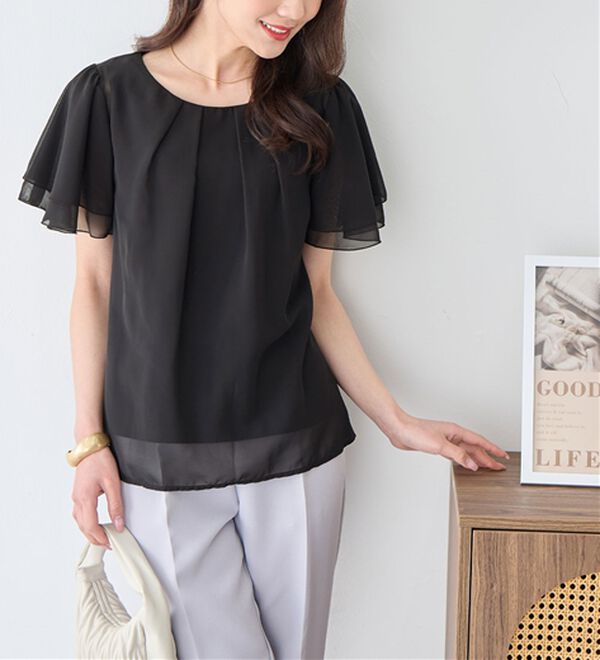 alotta（アロッタ）の「【５つの機能付】ひんやり！インナー付きフリル袖シフォンタックブラウス（ブラウス）」｜詳細画像