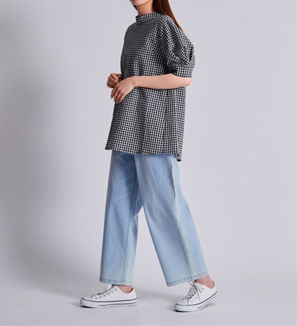 BELLUNA（ベルーナ）の「サッカー素材後ろボタンデザインブラウス（ブラウス）」｜詳細画像