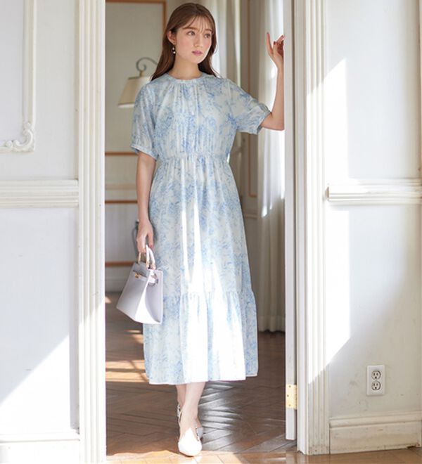alotta（アロッタ）の「線画タッチ花柄ギャザー切替ワンピース（プリントワンピース）」｜詳細画像