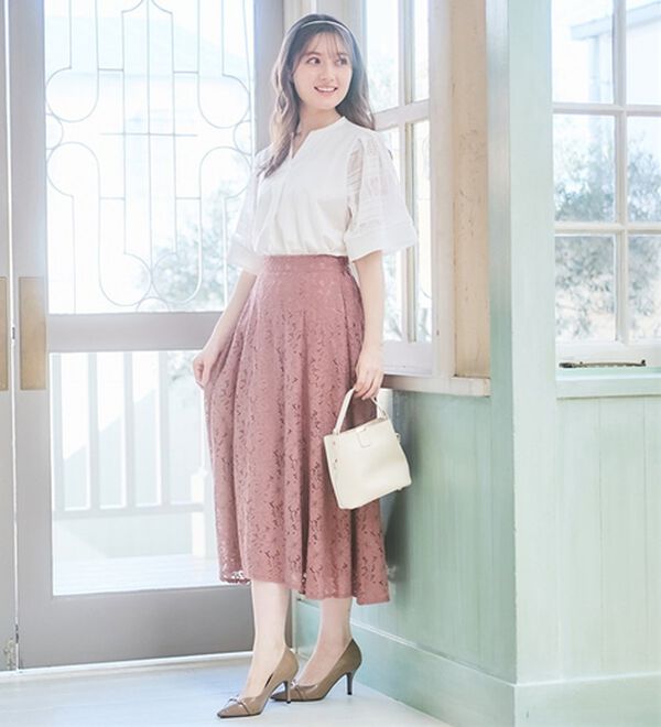 alotta（アロッタ）の「【接触冷感】シルケット素材袖レース切替トップス（カットソー）」｜オフホワイト