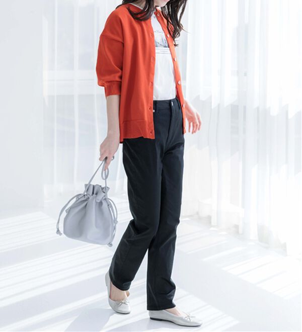 BELLUNA（ベルーナ）の「サラリ速乾！綿サテンストレッチカラーパンツ（フルレングスパンツ）」｜詳細画像