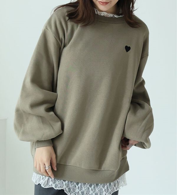 A HAPPY MARILYN（アハッピーマリリン）の「【Ｌ～８Ｌ】【ハピぽか裏起毛】２デザインから選べる刺繍トレーナー 毛玉になりにくい（トレーナー・スウェット）」｜カーキ