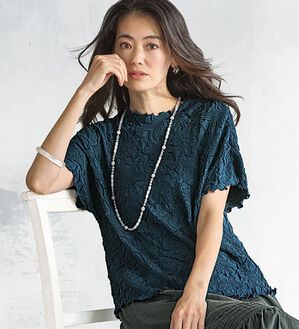 BELLUNA（ベルーナ）の「伸びやかで上品花柄プリーツプルオーバー（カットソー）」｜ターコイズ