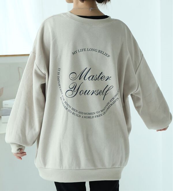 A HAPPY MARILYN（アハッピーマリリン）の「【Ｌ～８Ｌ】【ハピぽか裏起毛】２デザインから選べるロゴトレーナー 毛玉になりにくい（トレーナー・スウェット）」｜グレージュ