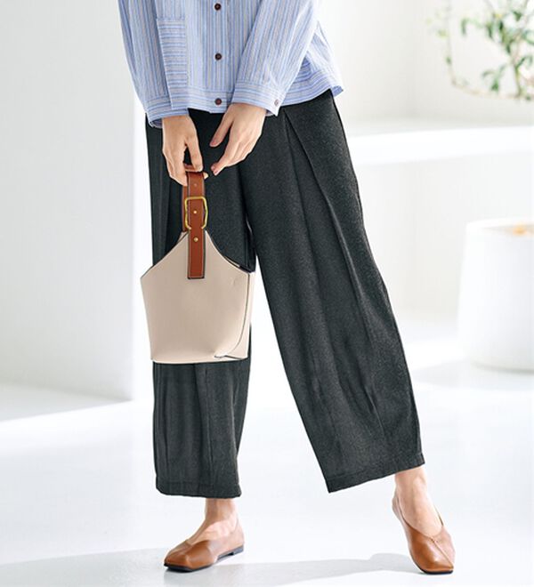 BELLUNA（ベルーナ）の「ころんと可愛く体型カバーコクーンパンツ（ワイドパンツ・ガウチョ）」｜チャコール