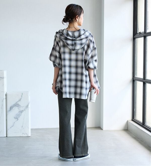 BELLUNA（ベルーナ）の「細見せ！セミフレアーデニムパンツ（フルレングスパンツ）」｜詳細画像