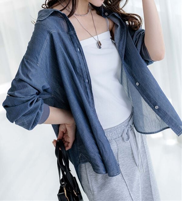 BELLUNA（ベルーナ）の「柔らかシアーデニム素材シャツチュニック（シャツ）」｜詳細画像