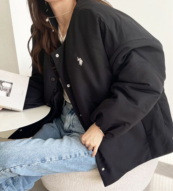 GeeRA（ジーラ）の「【U.S. POLO ASSN.】 ノーカラー中わたブルゾン（ハーフコート）」｜詳細画像