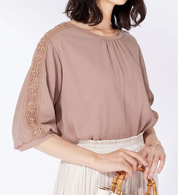 BELLUNA（ベルーナ）の「花柄レースシフォン重ねプルオーバー（カットソー）」｜詳細画像