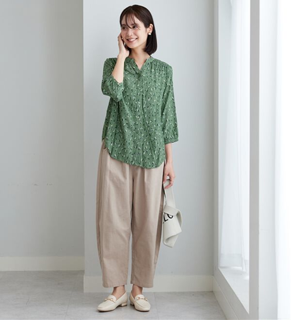 BELLUNA（ベルーナ）の「レーヨン素材ギャザー使いプリントブラウス（ブラウス）」｜詳細画像