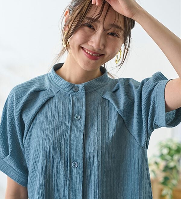 BELLUNA（ベルーナ）の「Ｔシャツみたいに着られるきれい見えブラウス（ブラウス）」｜詳細画像