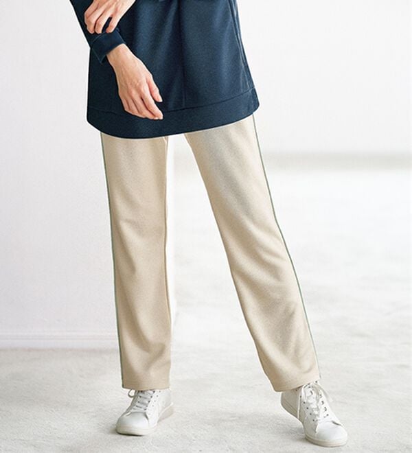BELLUNA（ベルーナ）の「＜ＥＬＬＥ　Ａｃｔｉｖｅ＞配色ラインジャージパンツ（その他パンツ）」｜アイボリー