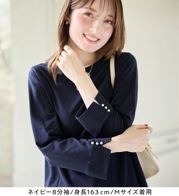 alotta（アロッタ）の「【選べる袖丈】柔らか綿混素材パール調ボタンＴシャツ（カットソー）」｜詳細画像