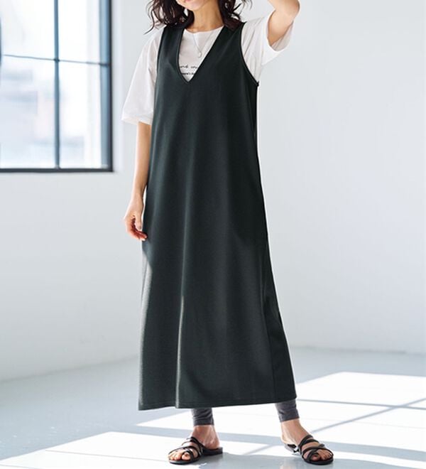 BELLUNA（ベルーナ）の「シュッと体型カバー！－３ｋｇ見えポコポコエンボス素材ジャンパースカート（ジャンパースカート）」｜黒