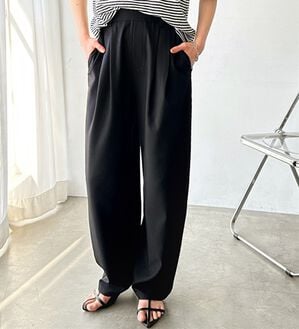 GeeRA（ジーラ）の「オンオフ着られる！カーブパンツ（フルレングスパンツ）」｜ブラック