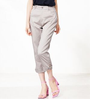 BELLUNA（ベルーナ）の「ヒンヤリ×サラリ速乾！綿サテンストレッチ裾リボンクロップドパンツ（クロップドパンツ）」｜ペールグレー