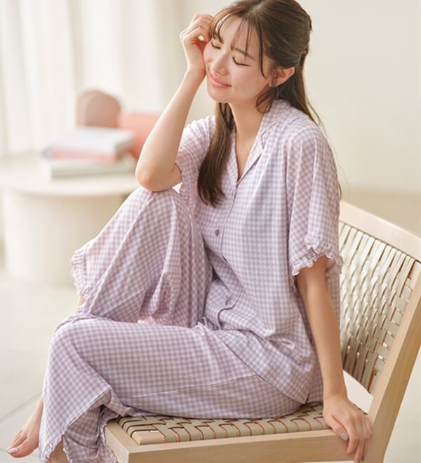 YU'NOW（ユナウ）の「【上下２点セット】レーヨンブレンドフリルシャツパジャマ（パジャマ・ルームウェア）」｜詳細画像