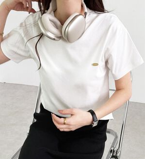 GeeRA（ジーラ）の「ロゴプレート付コンパクトＴシャツ（Tシャツ）」｜オフホワイト