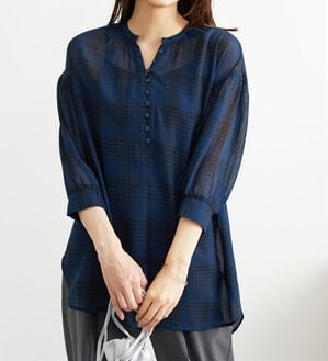 BELLUNA（ベルーナ）の「シャリ感シアー素材多ボタンチュニック（チュニック）」｜ブルー系チェック