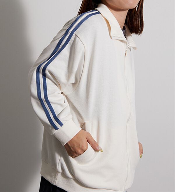 BELLUNA（ベルーナ）の「＜Ｄｉｓｎｅｙ＞【ミッキー＆ミニー】裏毛トラックジャケット（ブルゾン）」｜詳細画像