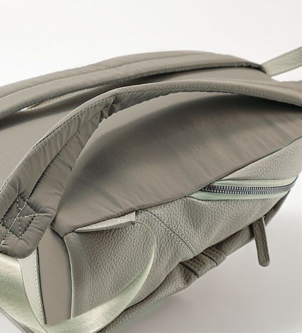 BELLUNA（ベルーナ）の「がばっと開いて多収納！牛革軽量リュック（リュック）」｜詳細画像