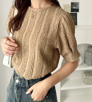 GeeRA（ジーラ）の「ボリュームジャカードカットソー（カットソー）」｜モカベージュ