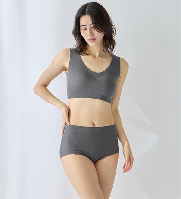 LAVIENNE（ラヴィエンヌ）の「【ノーブラ感覚】締め付けから解放する綿混のスーピタリラックスブラ・ショーツ（別売）（ブラジャー）」｜チャコール