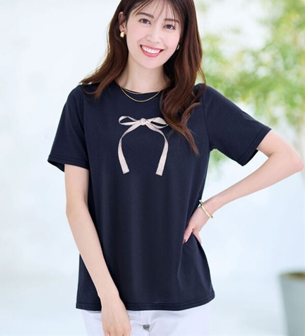alotta（アロッタ）の「大人かわいいプリント綿混Ｔシャツ（Tシャツ）」｜ネイビーリボン