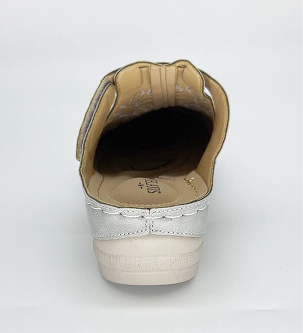 BELLUNA（ベルーナ）の「刺しゅうデザイン柔らかソールミュール（サンダル・ミュール）」｜詳細画像