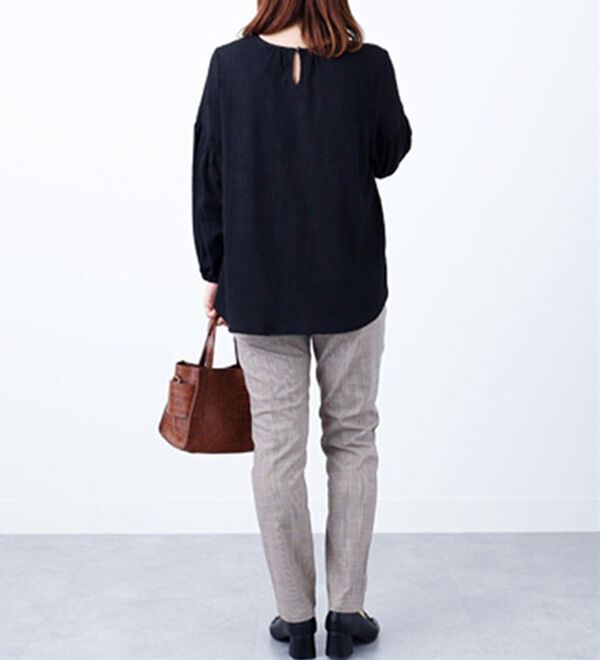 BELLUNA（ベルーナ）の「楊柳袖シャーリングブラウス（ブラウス）」｜詳細画像