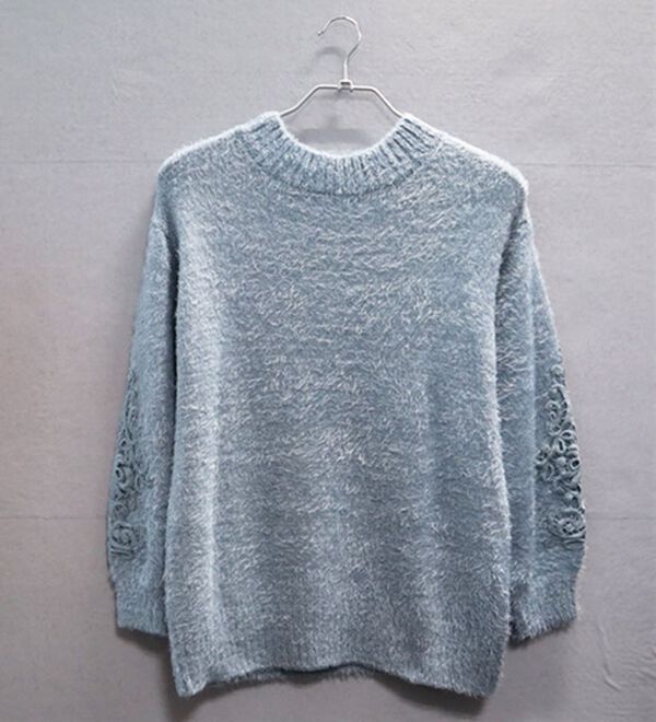BELLUNA（ベルーナ）の「袖レース使いシャギーニットプルオーバー（ニット・セーター）」｜ブルー
