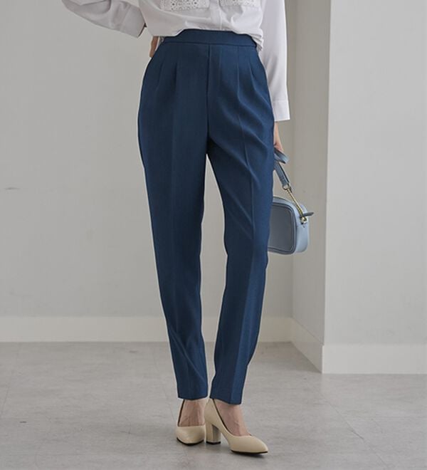 BELLUNA（ベルーナ）の「すっきり見えタックテーパードパンツ（フルレングスパンツ）」｜詳細画像