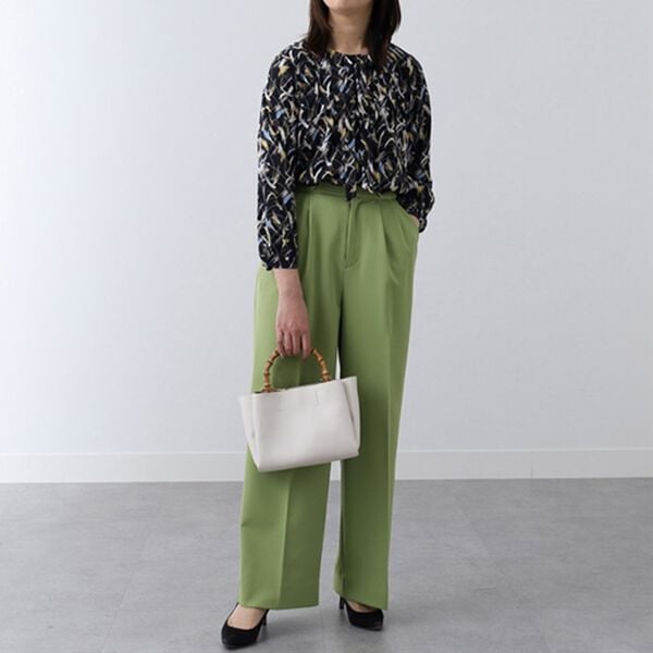 BELLUNA（ベルーナ）の「タック使いボウタイプリントブラウス（ブラウス）」｜詳細画像