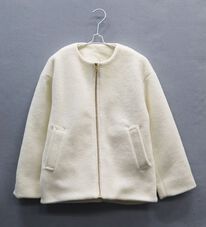 BELLUNA（ベルーナ）の「ボア素材ノーカラーデザインブルゾン（ショートコート）」