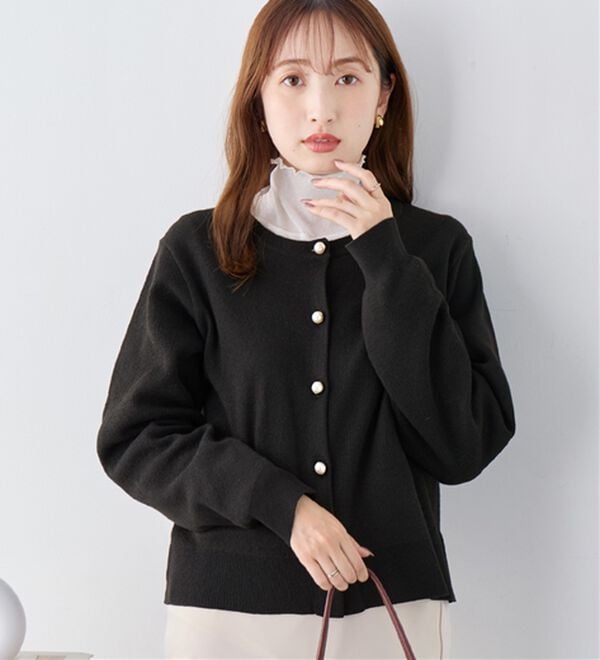 alotta（アロッタ）の「＜選べる２丈＞洗える！パール調ボタンゆるニットカーディガン（ニットカーディガン）」｜ブラック ショート丈