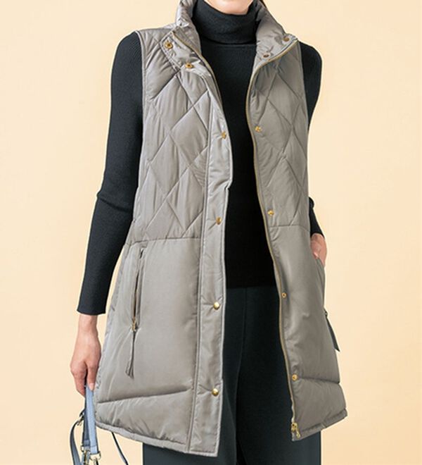 VINNO（ヴィノ）の「ハイブリッドダウン切替デザインベスト（ベスト）」｜シルバー