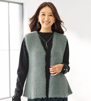 BELLUNA（ベルーナ）の「ふんわり贅沢シャギー素材ペプラムベスト（ベスト）」｜グレー