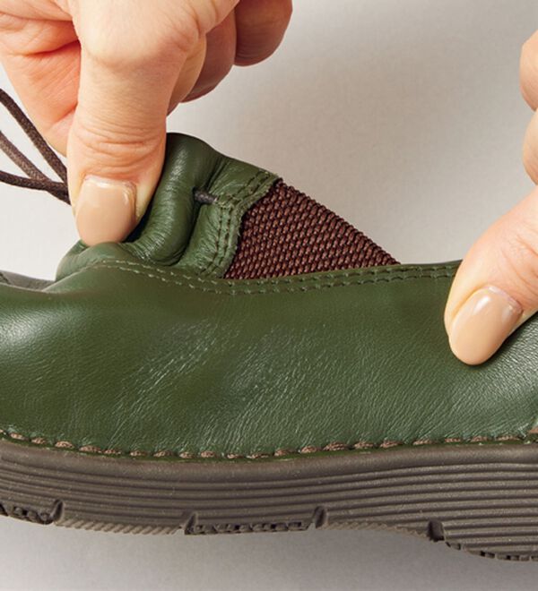 BELLUNA（ベルーナ）の「５Ｅ幅広ギャザーデザイン牛革シューズ（スリッポン）」｜詳細画像