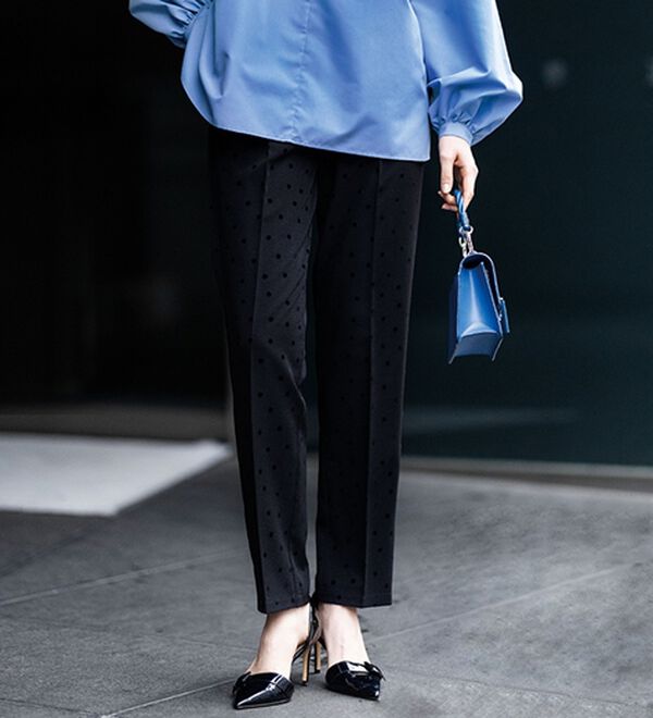 RANAN（ラナン）の「ドット柄プリントテーパードパンツ（フルレングスパンツ）」｜ブラック