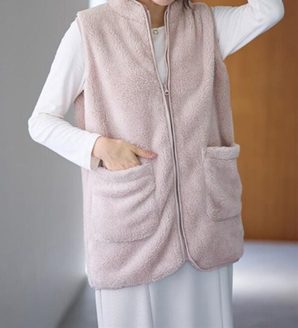 LAVIENNE（ラヴィエンヌ）の「ふわふわ暖かフリースベスト（ベスト）」｜詳細画像