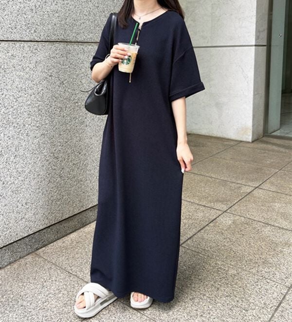 GeeRA（ジーラ）の「【ひんやり/着痩せ】ハーフジップ大人Ｔシャツワンピース（カットソーワンピース）」｜詳細画像