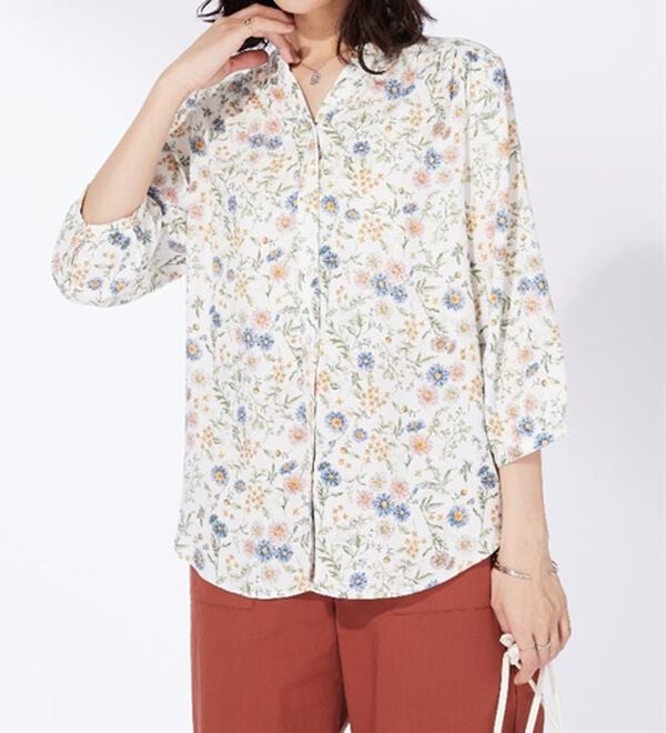 BELLUNA（ベルーナ）の「レーヨン素材ギャザー使いプリントブラウス（ブラウス）」｜詳細画像