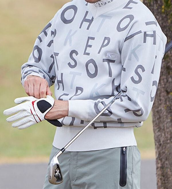 「＜ザ　ショップ　ティーケー＞軽量ストレッチＶネックロゴセーター（メンズシャツ）」｜詳細画像