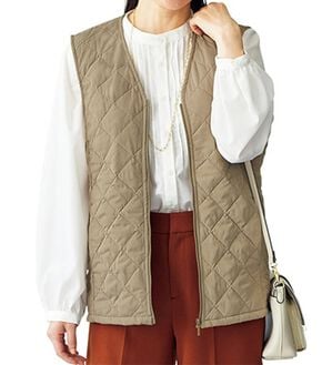 BELLUNA（ベルーナ）の「【マジ軽ウォーム】蓄熱保温キルトベスト（ポーチ付）（ベスト）」｜ベージュ