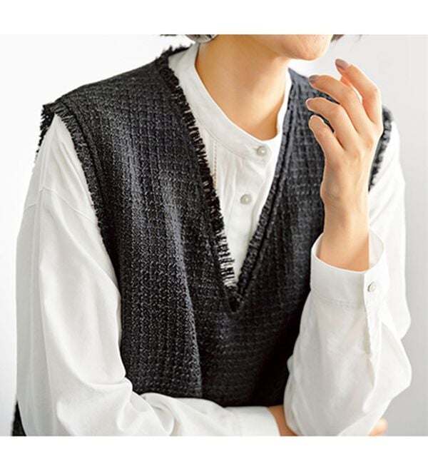 BELLUNA（ベルーナ）の「ツイード調ボタン使いＶネックベスト（ベスト）」｜詳細画像