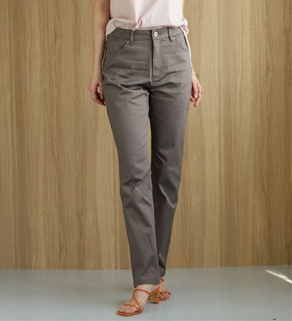 BELLUNA（ベルーナ）の「サラリ速乾！綿サテンストレッチカラーパンツ（フルレングスパンツ）」｜詳細画像