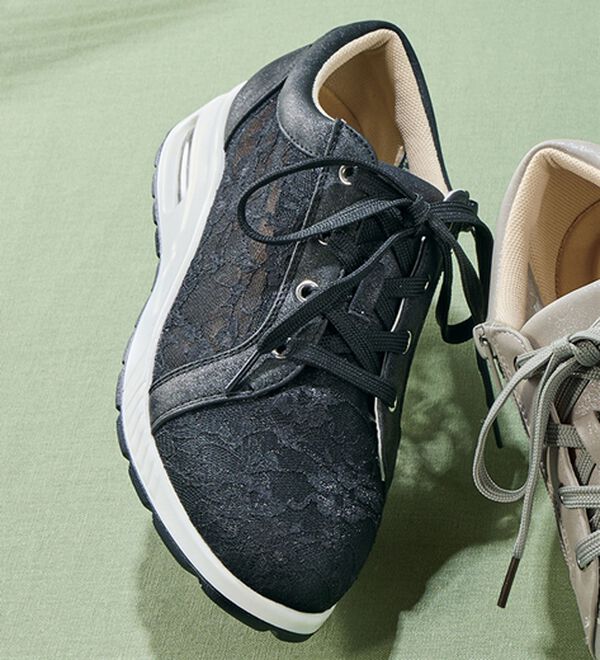 BELLUNA（ベルーナ）の「５Ｅレース使いエアースニーカー（スニーカー）」｜ブラック