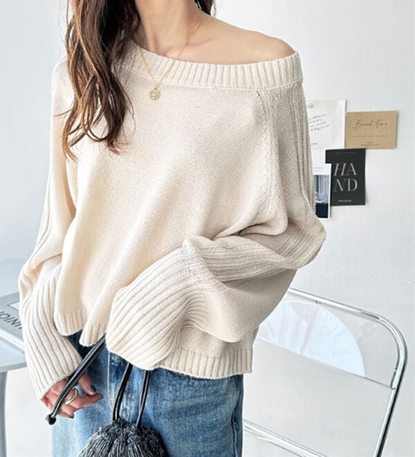 GeeRA（ジーラ）の「ショート丈オフショルニット（ニット・セーター）」｜詳細画像