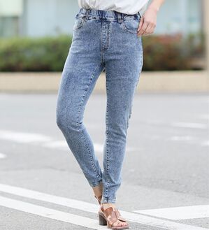 A HAPPY MARILYN（アハッピーマリリン）の「【Ｍ～８Ｌ】夏でもひんやり。足元に魔法をかけて。接触冷感 UV 魔法の美ライン ストレッチ スキニー デニムパンツ（スリム・スキニーパンツ）」｜ケミカルネイビー