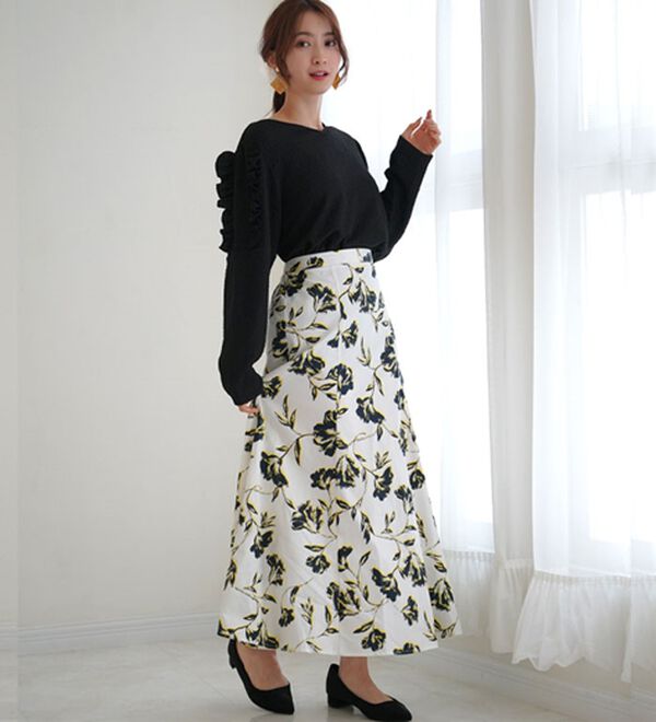 A HAPPY MARILYN（アハッピーマリリン）の「【Ｌ～６Ｌ】肩フリルＶネックカットプルオーバー【Ｍａｒｉｌｙｎ　Ｓｗｅｅｔ】（カットソー）」｜詳細画像